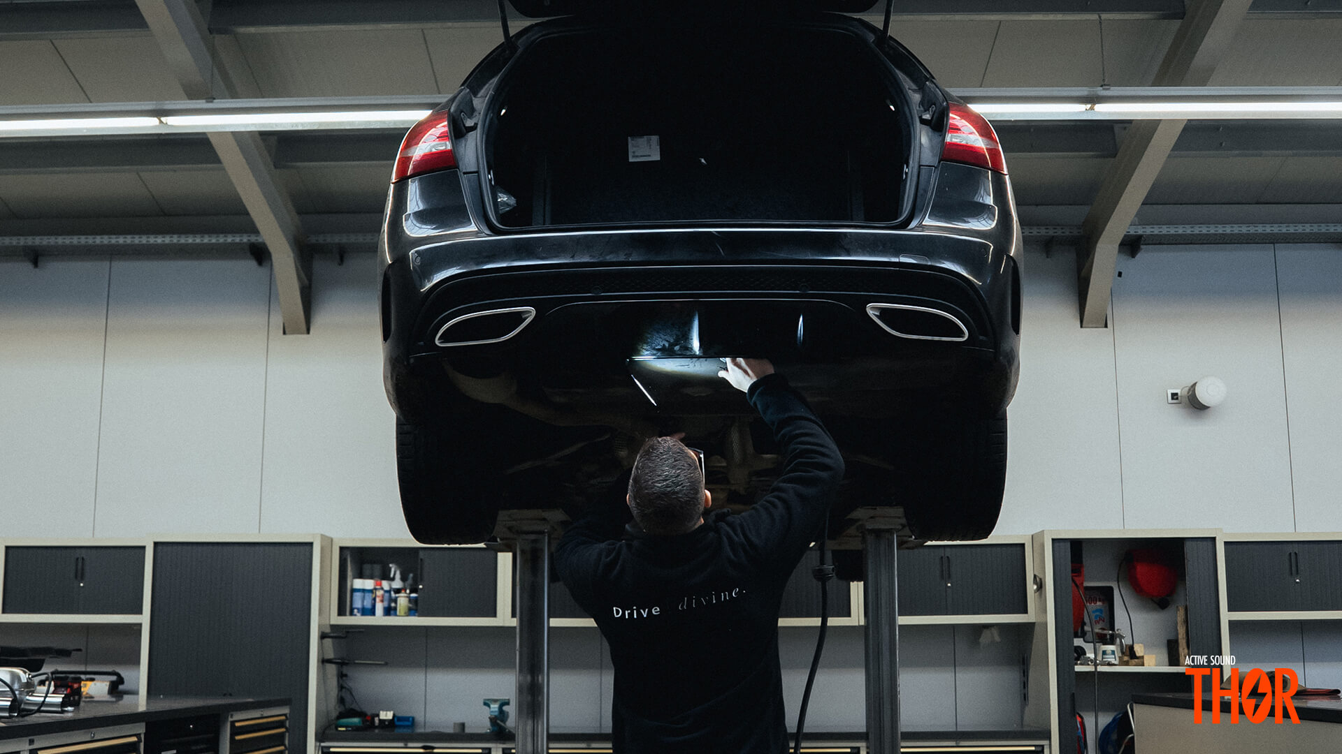 Installation eines Thor Active Sound-Systems in unserer Werkstatt in Belgien